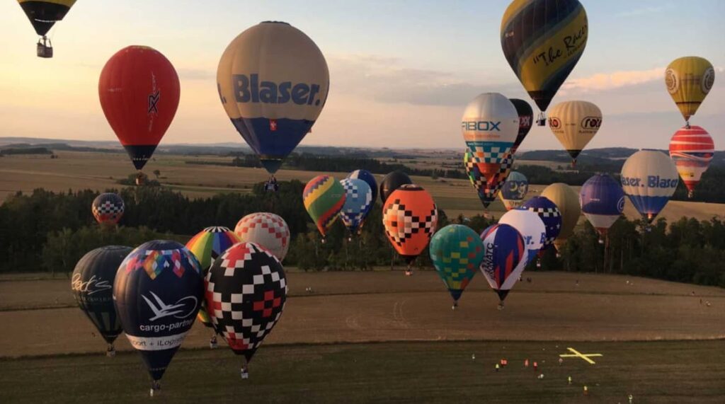 Hot air balloon competition