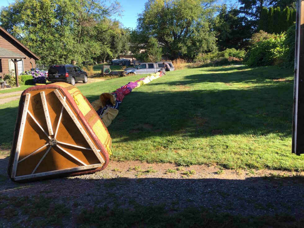 Hot air balloon lands in Auburn Washington