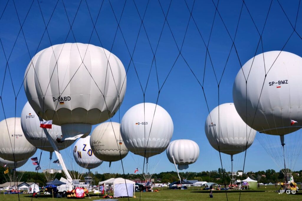 Gas balloon race