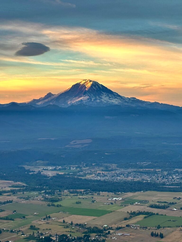 Mt Rainier sunrise from Balloon