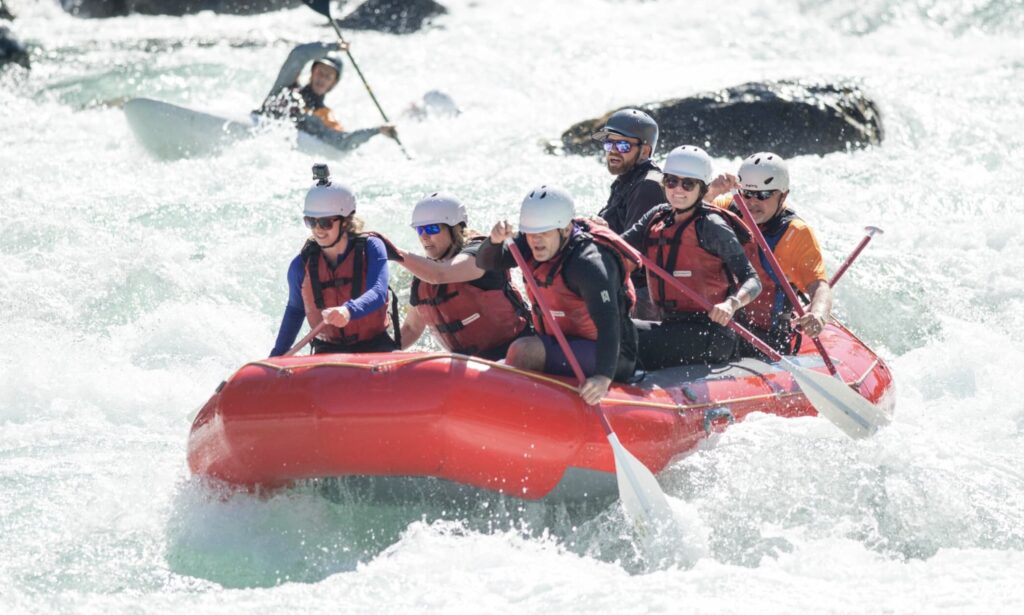 Team Binding White Water Rafting
